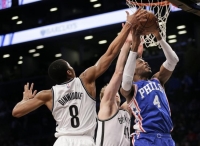 Brooklyn Nets guard Spencer Dinwiddie and forward/center Justin Hamilton attempting to block Sixers forward/center Nerlens Noel.