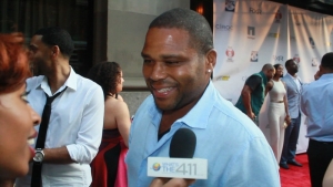 Actor Anthony Anderson on the red carpet talking with What&#039;s The 411TV&#039;s reporter, Crystal Lynn, at Justin Tuck&#039;s Celebrity Billiard&#039;s Tournament