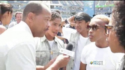 Andrew Rosario talking with Mindless Behavior at Arthur Ashe Kids Day 2012