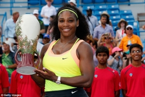 Serena Williams holding the 2015 Western &amp; Southern OPEN trophy after defeating Simona Halep 6-3. 7-6