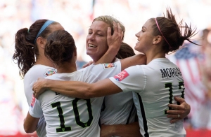 U.S. Women&#039;s National Soccer Team beat the Chinese women&#039;s soccer team 2-1
