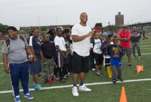 Rashad Jennings, former New York Giants running back, spending time with young people through his Rashad Jennings Foundation