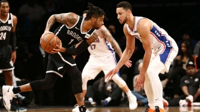 Brooklyn Nets guard, D’Angelo Russell moving past Philadelphia 76ers guard, Ben Simmons at the Barclays Center on Sunday, November 25, 2018.